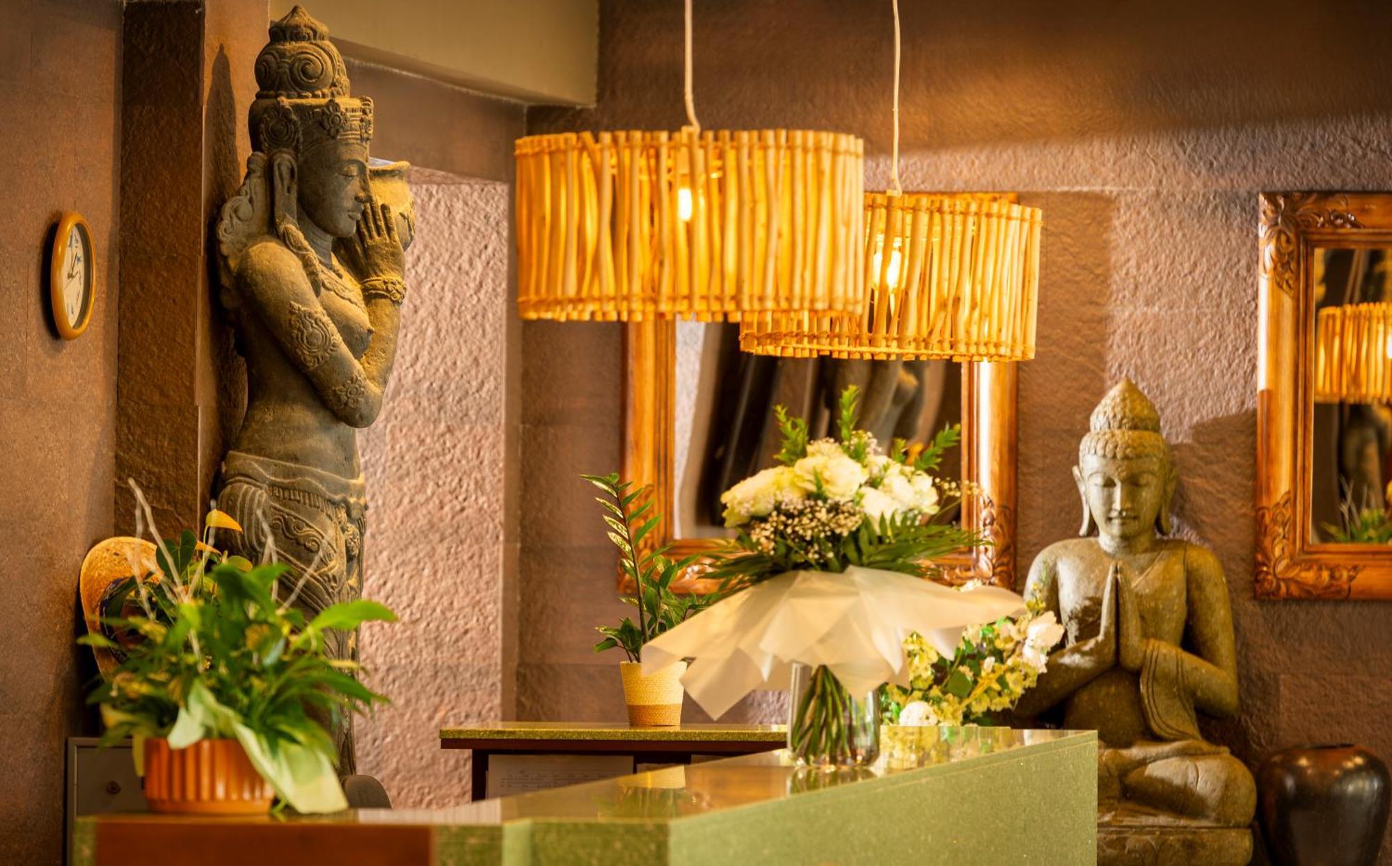 Hotel La Palmera &